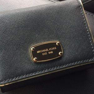 MICHAEL KORS TRI FOLD BLACK/GOLD WALLET LOOKS NEW!